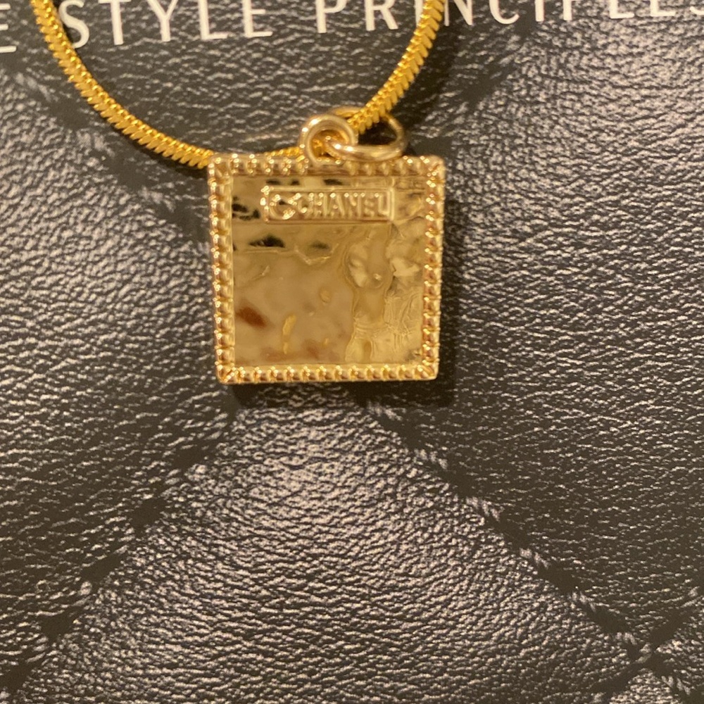 CHANEL stamped Zipper Pull Pendant - Picture 4 of 9